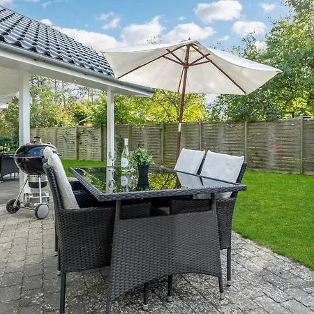 Дом отдыха Cozy In With Kitchen *