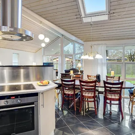 Дом отдыха Cozy In With Kitchen *